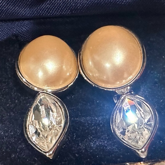 Yves Saint Laurent YSL Pearl Drop Studded Earrings - Picture 5 of 12